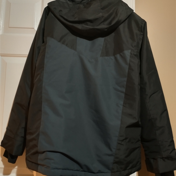 Snowboarding jacket - Picture 3 of 4